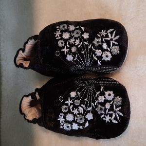 Robeez Soft Sole Leather Baby Shoes White Embroidered Butterfly Newborn NIB